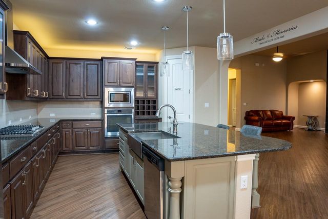 221 Garden Gate LN, Liberty Hill, TX 78642