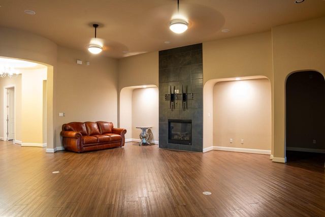 221 Garden Gate LN, Liberty Hill, TX 78642
