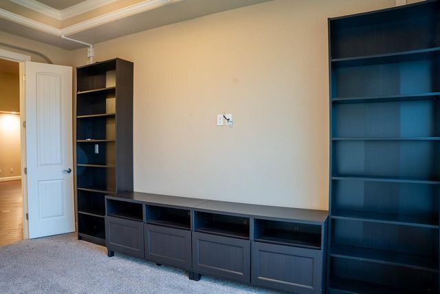 221 Garden Gate LN, Liberty Hill, TX 78642