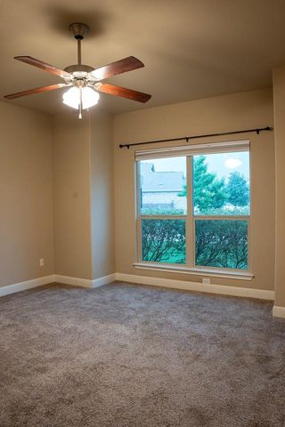 221 Garden Gate LN, Liberty Hill, TX 78642
