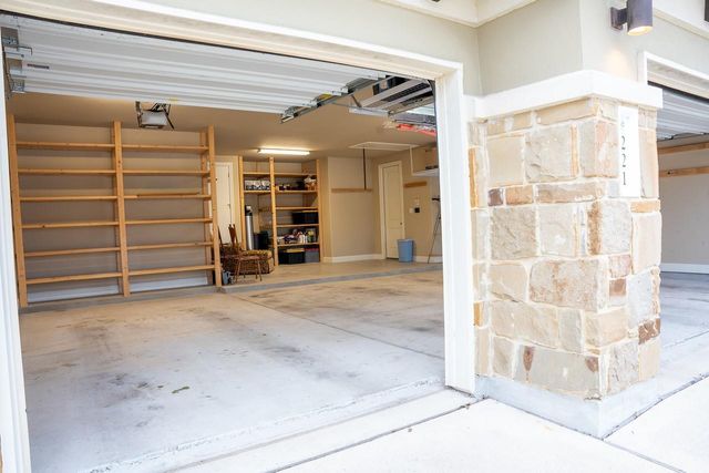 221 Garden Gate LN, Liberty Hill, TX 78642