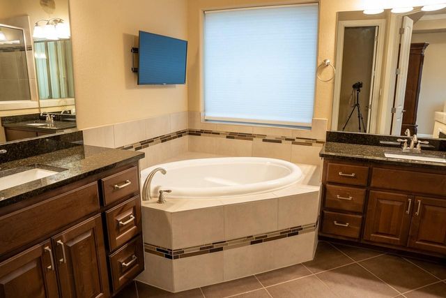 221 Garden Gate LN, Liberty Hill, TX 78642