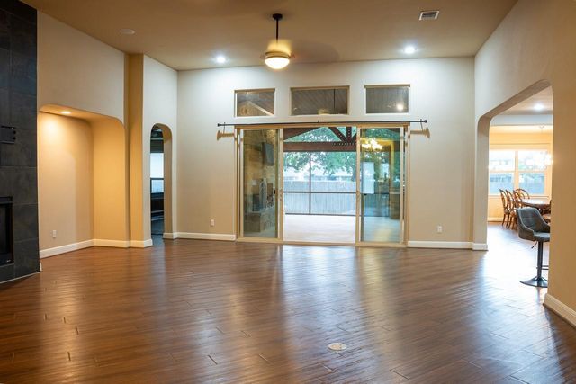 221 Garden Gate LN, Liberty Hill, TX 78642