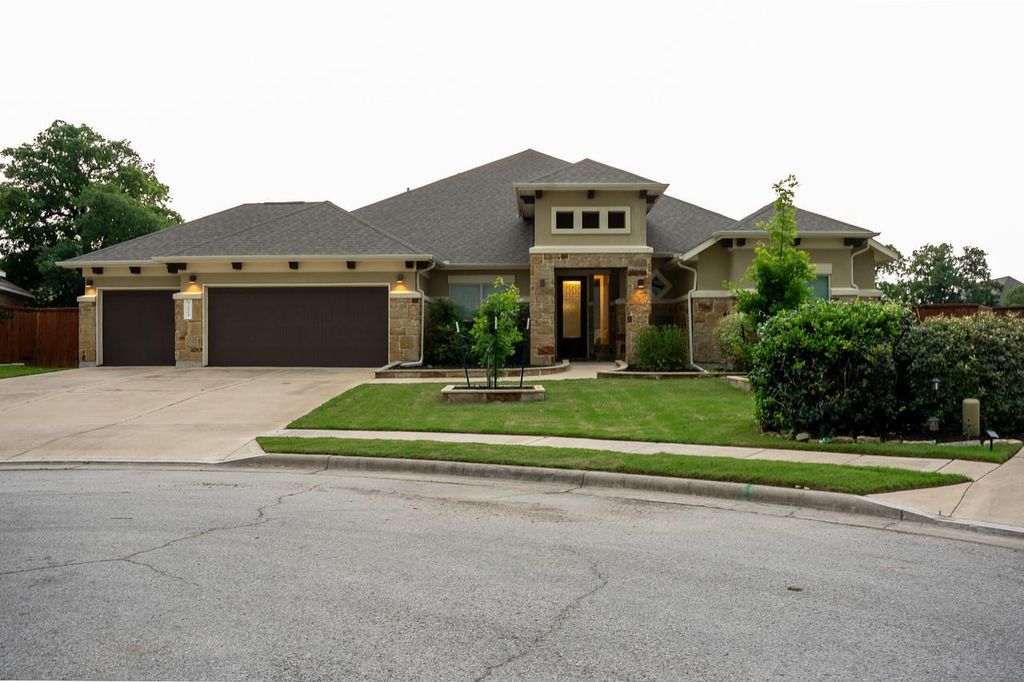 221 Garden Gate LN, Liberty Hill, TX 78642