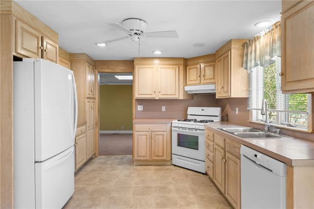 91 Hilton Road, Warwick, RI 02889