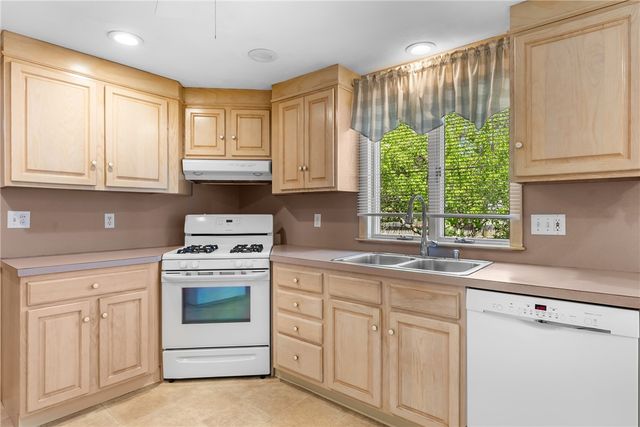 91 Hilton Road, Warwick, RI 02889