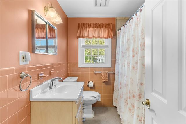 91 Hilton Road, Warwick, RI 02889