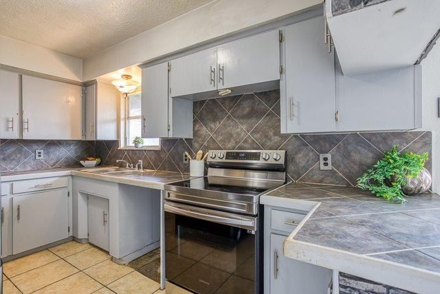 1410 Denver St, Portland, TX 78374