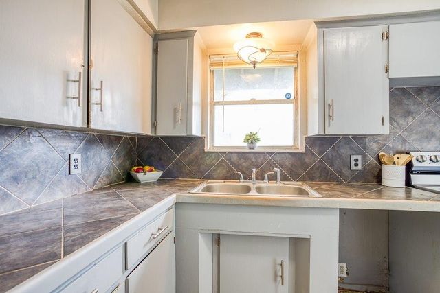 1410 Denver St, Portland, TX 78374