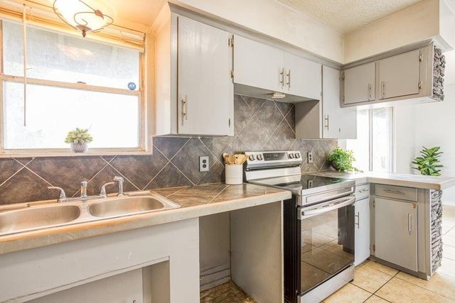 1410 Denver St, Portland, TX 78374