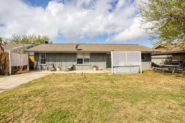 1410 Denver St, Portland, TX 78374