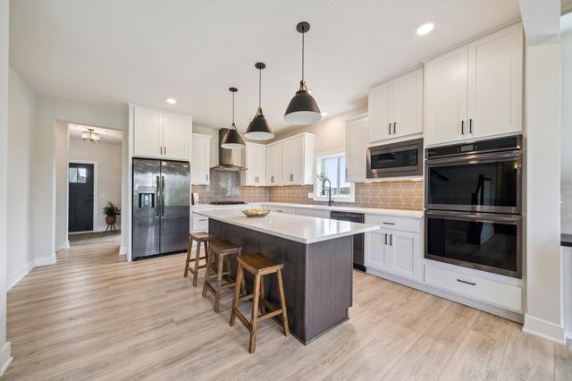 17660 Jett Circle SE, Prior Lake, MN 55372