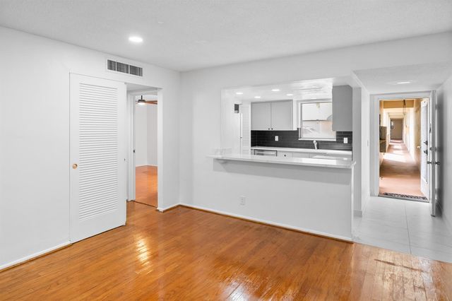 2540 BOUNDBROOK Boulevard 110, Palm Springs, FL 33406