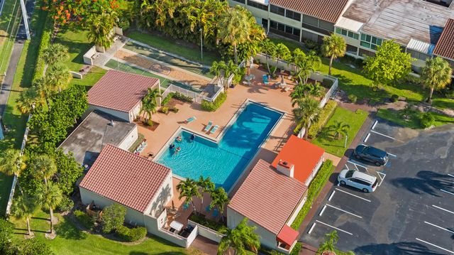 2540 BOUNDBROOK Boulevard 110, Palm Springs, FL 33406
