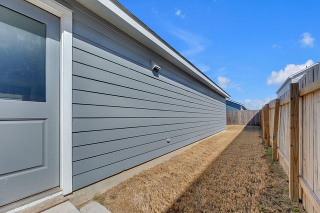 353 Marty Allen LOOP, Jarrell, TX 76537