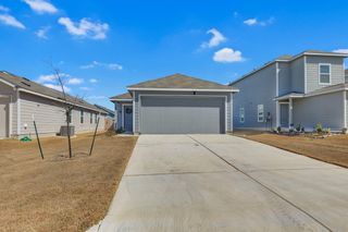 353 Marty Allen LOOP, Jarrell, TX 76537
