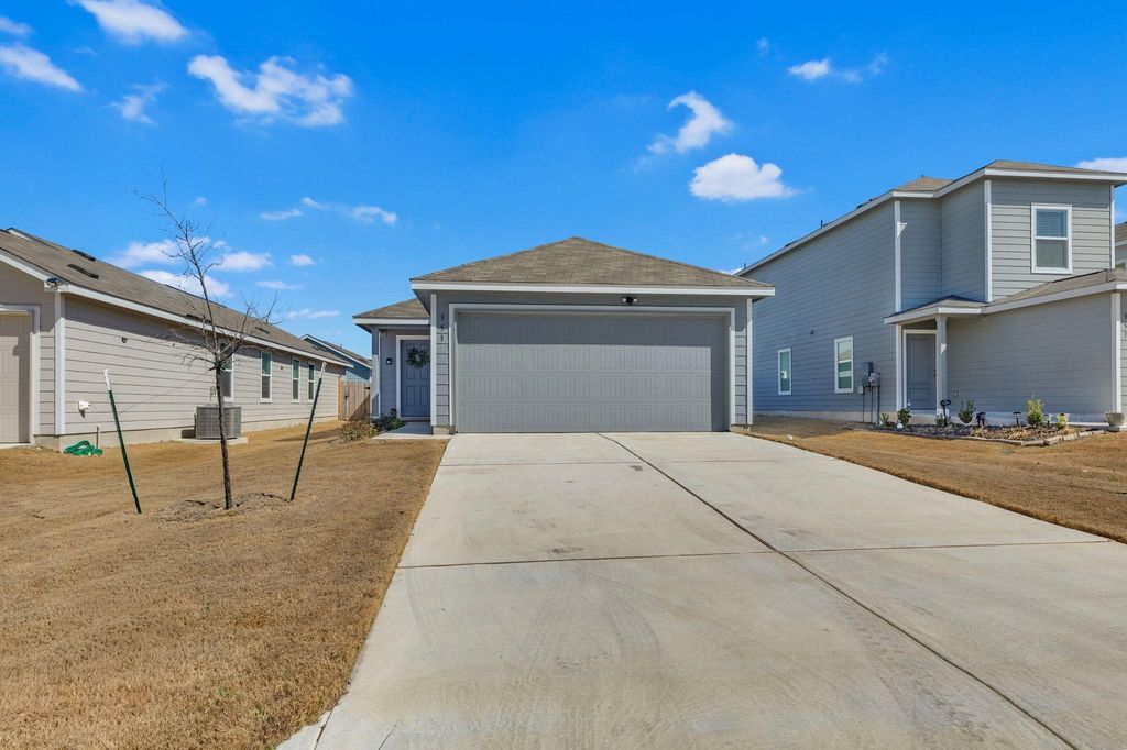 353 Marty Allen LOOP, Jarrell, TX 76537