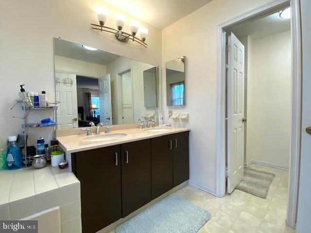 30 CLAVER HILL WAY, Mount Laurel, NJ 08054