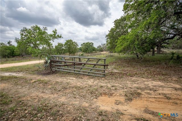 132 Roemer Lane, Floresville, TX 78114