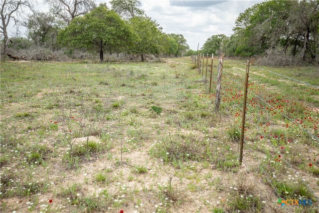 132 Roemer Lane, Floresville, TX 78114