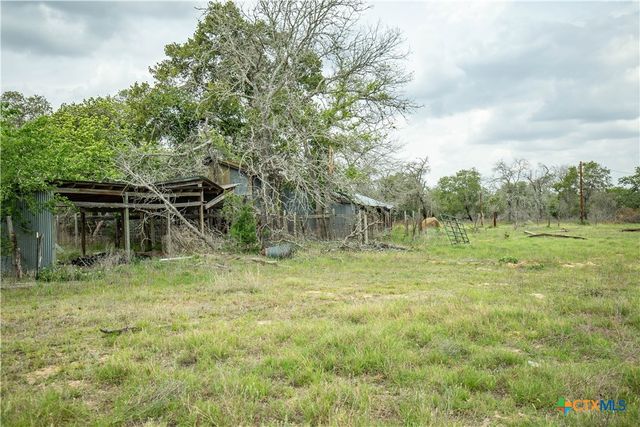 132 Roemer Lane, Floresville, TX 78114