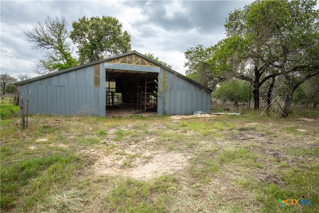 132 Roemer Lane, Floresville, TX 78114