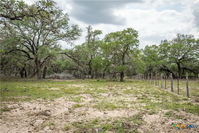 132 Roemer Lane, Floresville, TX 78114