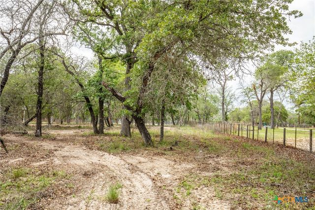 132 Roemer Lane, Floresville, TX 78114