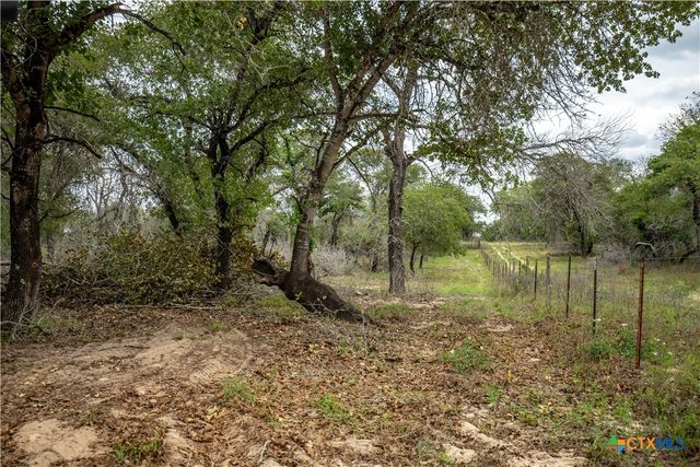 132 Roemer Lane, Floresville, TX 78114