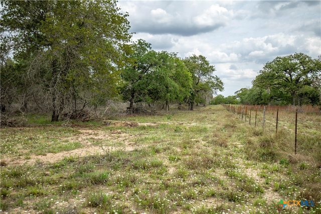 132 Roemer Lane, Floresville, TX 78114