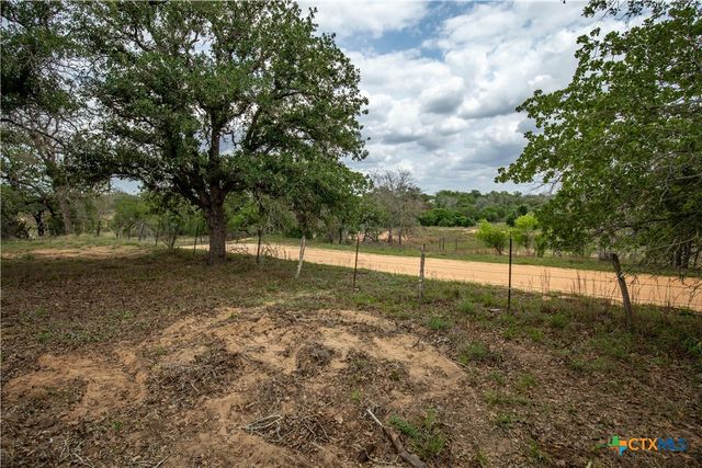 132 Roemer Lane, Floresville, TX 78114