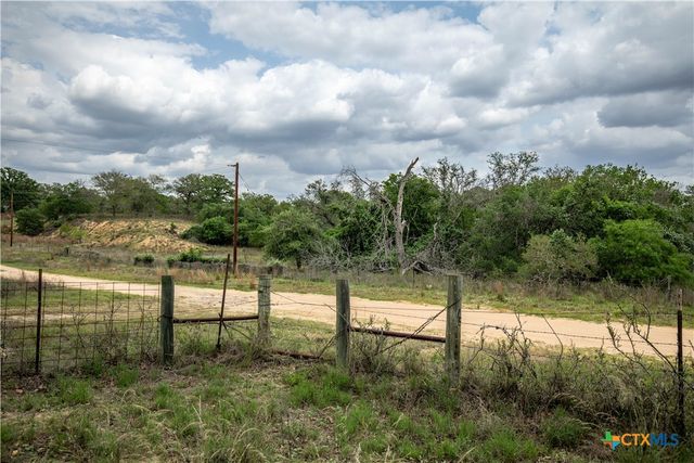 132 Roemer Lane, Floresville, TX 78114
