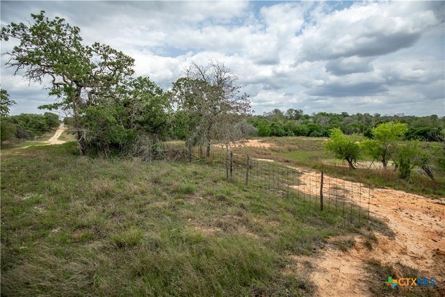 132 Roemer Lane, Floresville, TX 78114