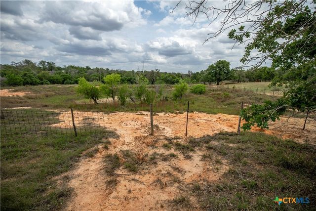 132 Roemer Lane, Floresville, TX 78114