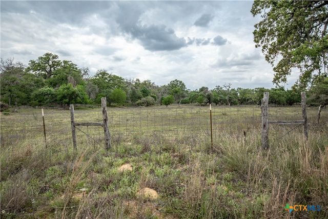 132 Roemer Lane, Floresville, TX 78114