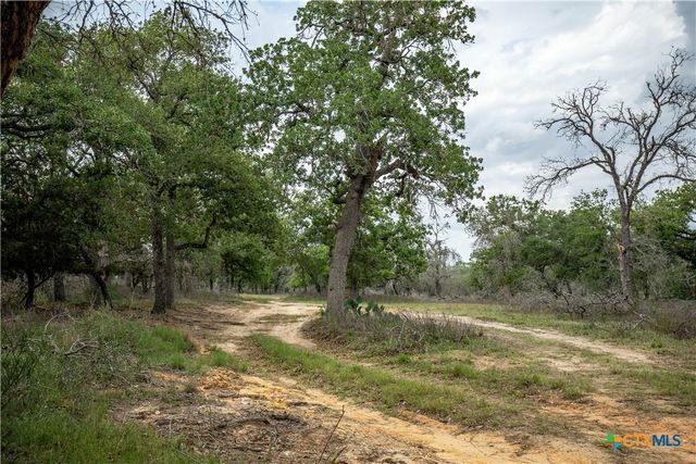 132 Roemer Lane, Floresville, TX 78114