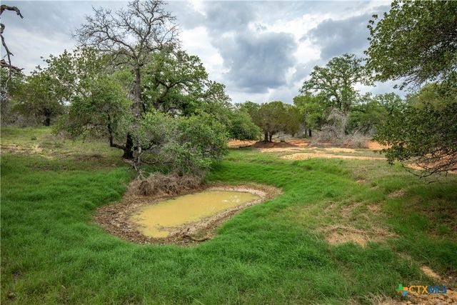 132 Roemer Lane, Floresville, TX 78114