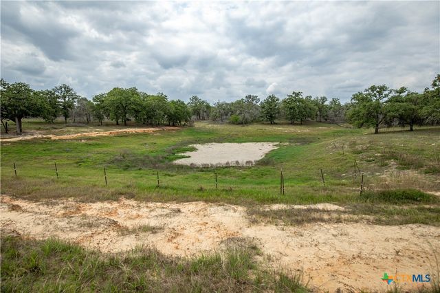 132 Roemer Lane, Floresville, TX 78114