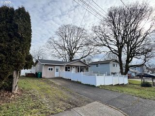 424 S 9TH St, St Helens, OR 97051