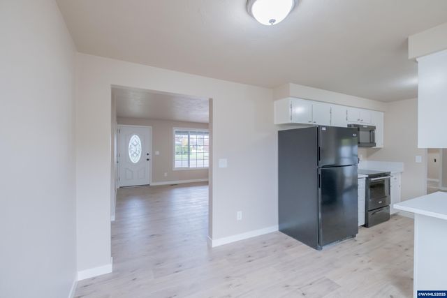 562 Connecticut Av SE, Salem, OR 97317