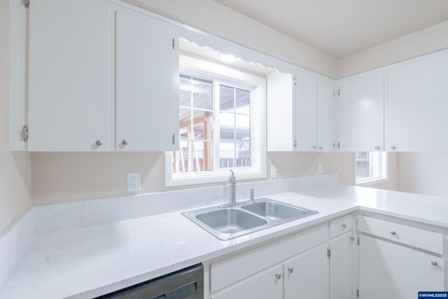 562 Connecticut Av SE, Salem, OR 97317