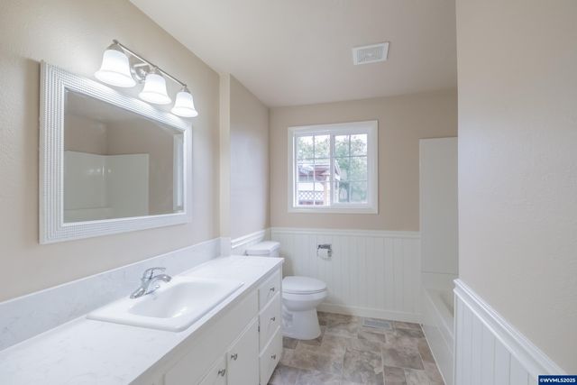 562 Connecticut Av SE, Salem, OR 97317