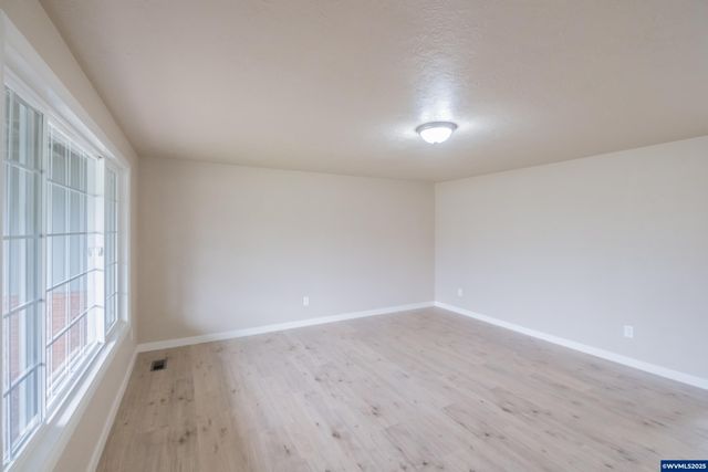 562 Connecticut Av SE, Salem, OR 97317