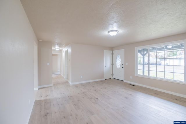 562 Connecticut Av SE, Salem, OR 97317