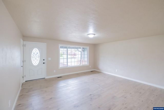 562 Connecticut Av SE, Salem, OR 97317