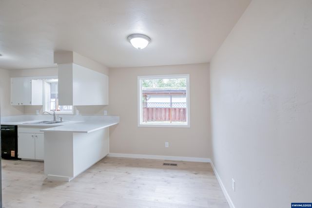 562 Connecticut Av SE, Salem, OR 97317