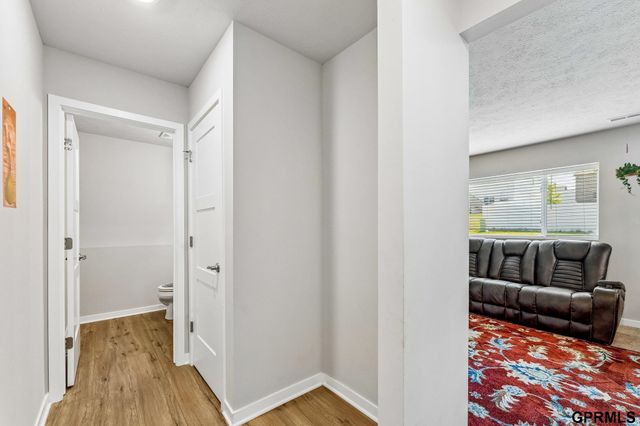 17009 Huntington Avenue, Omaha, NE 68116