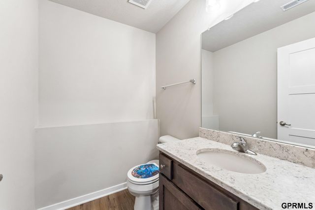 17009 Huntington Avenue, Omaha, NE 68116