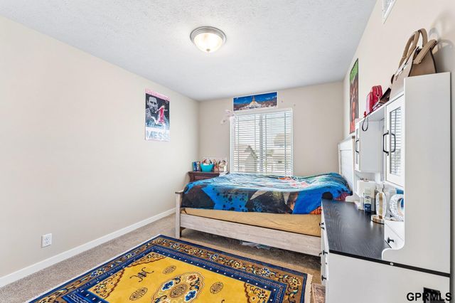17009 Huntington Avenue, Omaha, NE 68116