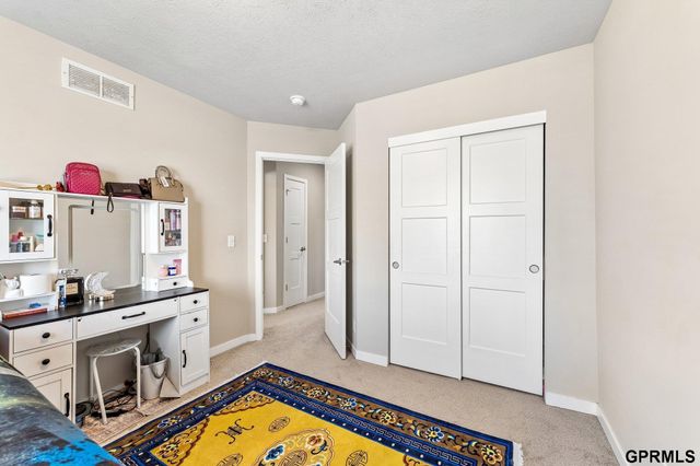 17009 Huntington Avenue, Omaha, NE 68116